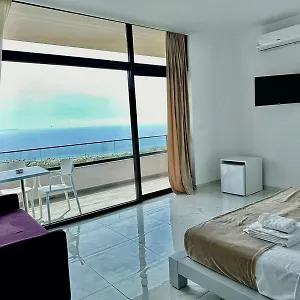Wait 'n Sea 4* Himare